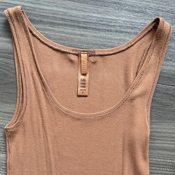 SKIMS Soft Lounge Rib Tank & Foldover Flare Pants Set Camel Tan XS/S - Picture 3 of 6